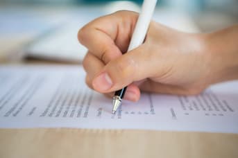 É uma imagem do post com o título UFF abre seleção com três vagas para professores substitutos