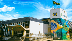 É uma imagem do post com o título Concurso Embratur: confira os salários e benefícios do edital