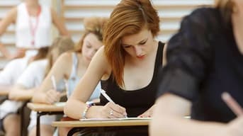 É uma imagem do post com o título Como escrever uma redação dissertativa em concurso público