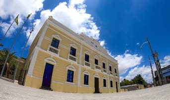 É uma imagem do post com o título Concurso PGM Fortaleza CE: sai edital com 90 vagas de analista