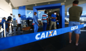 É uma imagem do post com o título Concurso Caixa é retificado e altera requisito de um dos cargos