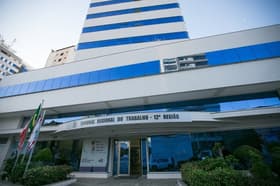 É uma imagem do post com o título TRT SC define banca para novo concurso da área de Apoio