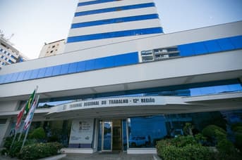 É uma imagem do post com o título TRT SC define banca para novo concurso da área de Apoio
