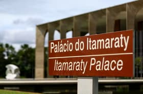 É uma imagem do post com o título Concurso Diplomata tem novo edital publicado com 60 vagas