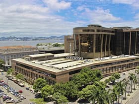 É uma imagem do post com o título Concurso TJ RJ: tribunal fala sobre vagas e confirma preparativos