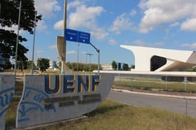 É uma imagem do post com o título Concurso UENF deve ofertar 158 vagas; confira os cargos previstos