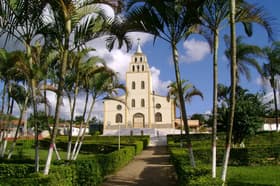 É uma imagem do post com o título Novo concurso em Angelândia MG oferece 40 vagas em vários cargos