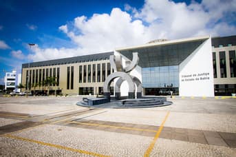 É uma imagem do post com o título Um ano após promessas, concurso TJ BA segue sem novo edital