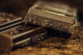 É uma imagem do post com o título Páscoa: veja 3 benefícios do chocolate no estudo para concursos