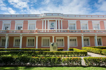 É uma imagem do post com o título Universidade Federal do Ceará abre concurso com 61 vagas