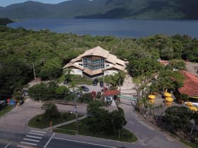 É uma imagem do post com o título Concurso Floram: edital oferece vagas de níveis médio e superior