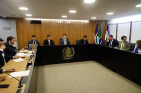É uma imagem do post com o título Concurso TCE PE ganha força com aval da Alepe aos cargos