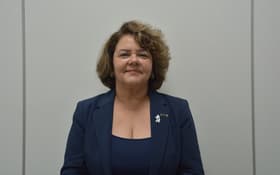 É uma imagem do post com o título Ebserh quer concursos a cada dois anos e diretora explica lotação