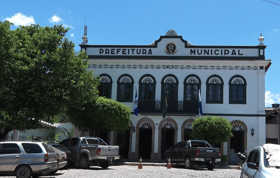 É uma imagem do post com o título Duas Barras RJ divulga edital de concurso com 245 vagas efetivas