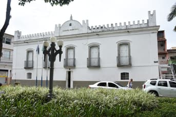 É uma imagem do post com o título Concurso Angra dos Reis RJ: contrato com banca é publicado