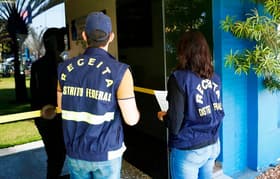 É uma imagem do post com o título Concurso Sefaz DF: veja etapas, distribuição das vagas e mais