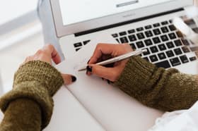 É uma imagem do post com o título UnB abre concurso para professor em Bioquímica de Proteínas