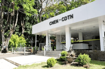 É uma imagem do post com o título Concurso CNEN registra mais de 5,6 mil inscritos; veja demanda!