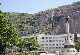 É uma imagem do post com o título IME divulga editais com 137 vagas para níveis médio e superior