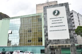 É uma imagem do post com o título Concurso DPE ES: novo edital para servidores está em estudo