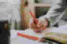 É uma imagem do post com o título Concurso em Paramoti CE abre 89 vagas para diversos níveis
