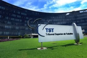 É uma imagem do post com o título Concurso TST encerra inscrições nesta sexta, 27, para 290 vagas