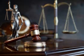 É uma imagem do post com o título Concursos Tribunais: editais com inscrições abertas em abril