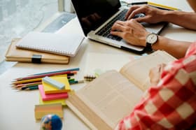 É uma imagem do post com o título UFSM abre concurso público para 12 vagas em diversos campi