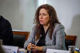 É uma imagem do post com o título Ministra sinaliza novo Concurso Unificado e até 10 mil vagas