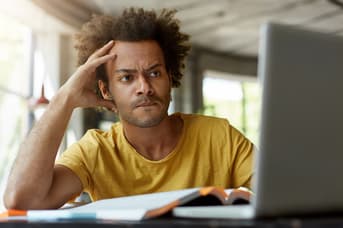 É uma imagem do post com o título Vale a pena continuar estudando para o concurso Banco do Brasil?