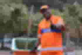 É uma imagem do post com o título Sem concurso, Comlurb anuncia 400 vagas temporárias para gari