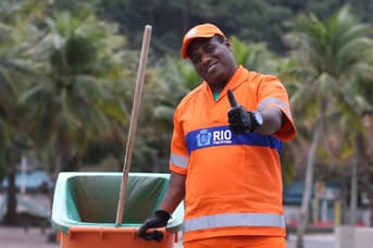 É uma imagem do post com o título Sem concurso, Comlurb anuncia 400 vagas temporárias para gari