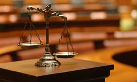 É uma imagem do post com o título Direito Penal: o que cai em concursos policiais x tribunais?