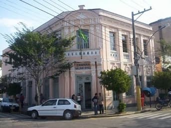 É uma imagem do post com o título Câmara de Barra do Piraí RJ oferece 13 vagas; inscrições abertas!