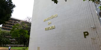 É uma imagem do post com o título Concurso Ministério da Fazenda: confira os salários do ATA