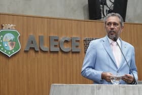 É uma imagem do post com o título Concurso Seduc CE: governador anuncia novo edital para 2026