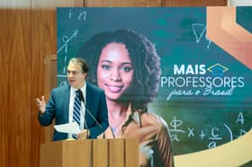 É uma imagem do post com o título CNU dos professores: governo lança programa com Prova Nacional