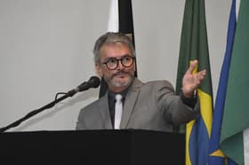 É uma imagem do post com o título Concurso PC MS: delegado fala de edital em 2024 para 400 vagas