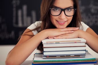 É uma imagem do post com o título Concursos e Black Friday: soluções de estudo mais procuradas