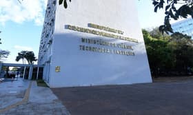 É uma imagem do post com o título Concurso MCTI: prazo para edital é prorrogado novamente