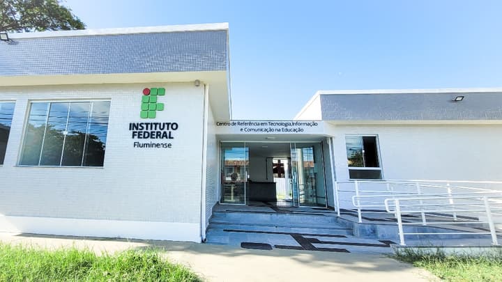 Fachada do Centro de Referência em Tecnologia, Informação e Comunicação na Educação do IFFluminense