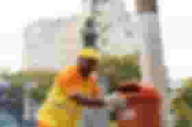 É uma imagem do post com o título Novo concurso Clin RJ terá 217 vagas para garis e outros cargos