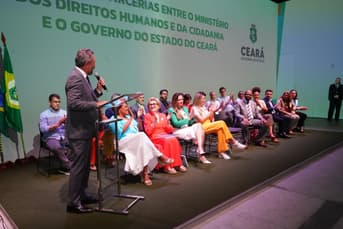 É uma imagem do post com o título Concurso Seas CE: governador anuncia novo edital com 1.080 vagas