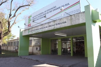 É uma imagem do post com o título IFRS lança processo seletivo para contratar dois professores