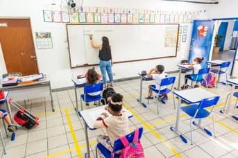 É uma imagem do post com o título Concurso Vitória ES contrata banca para 100 vagas na Educação