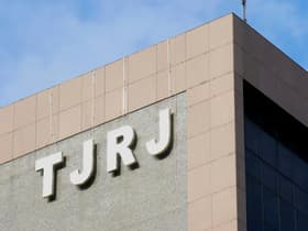 É uma imagem do post com o título Concurso TJ RJ: confira nota de corte e desempenho