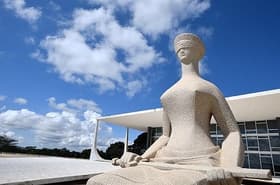 É uma imagem do post com o título Concursos Poder Judiciário: projeto prevê reestruturação salarial