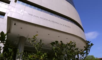 É uma imagem do post com o título Concurso TRF4: sai resultado das provas objetiva e discursiva