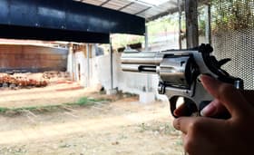É uma imagem do post com o título Concursos com porte de arma: veja as carreiras que oferecem