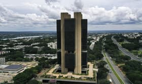 É uma imagem do post com o título Concurso Bacen: edital com 100 vagas será publicado até o dia 15